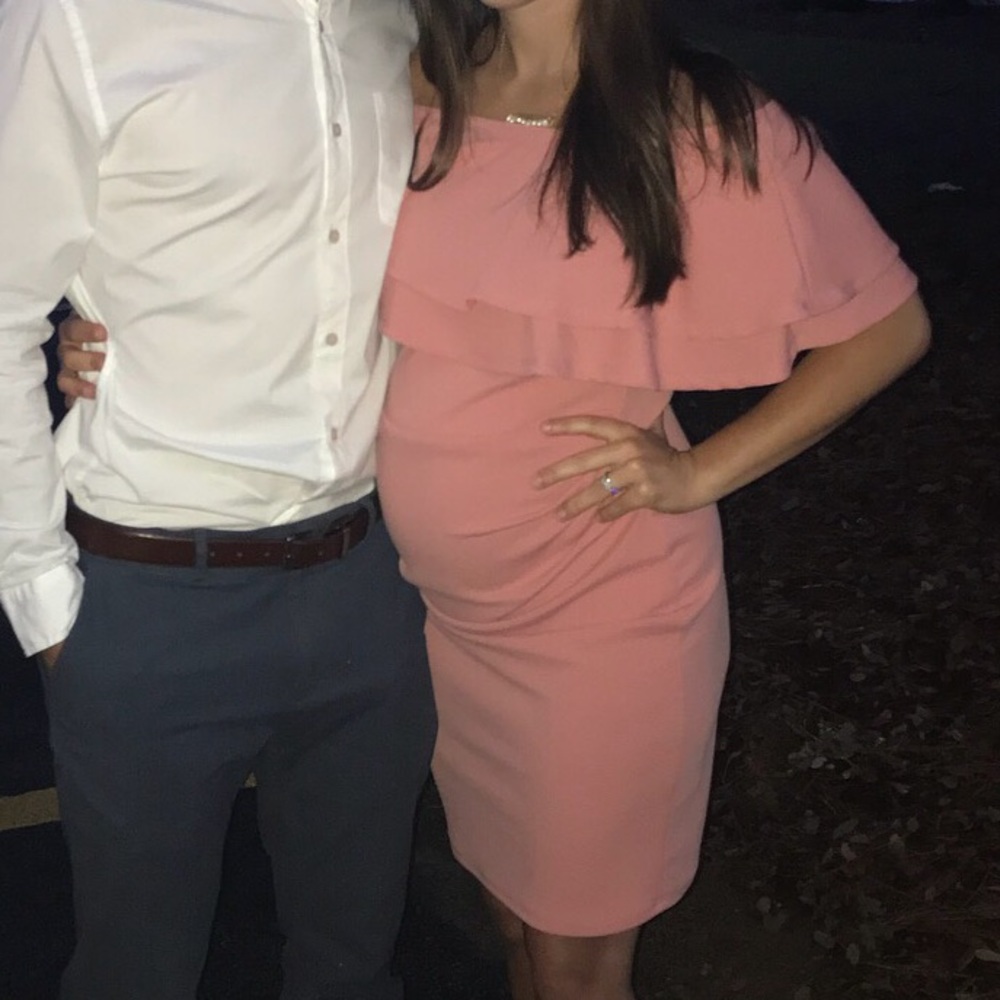 Maternity off shoulder dress 🤰🏻